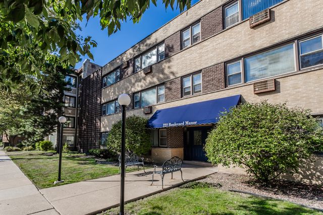 $220,000 | 222 Washington Boulevard, Unit 107 | Oak Park