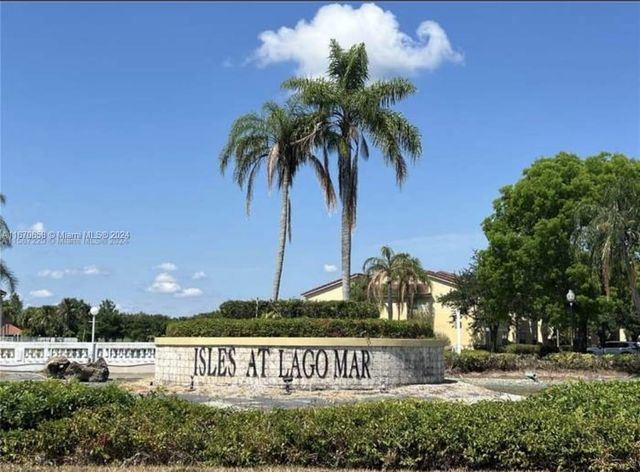 $235,000 | 437 Vista Isles Drive, Unit 2226 | Plantation Acres