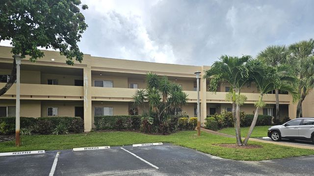 $179,000 | 3212 Strawflower Way, Unit 117 | Poinciana Place