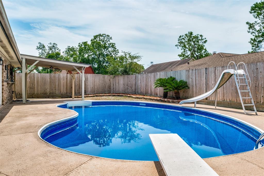 Step into your own private oasis with a newly installed pool liner, complete with a transferable 1-year warranty for peace of mind starting from July 2024