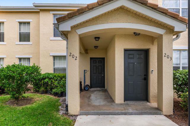 $268,000 | 170 Southwest Peacock Boulevard, Unit 36202 | Fountainview