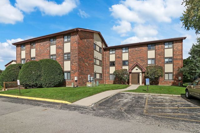 $177,500 | 417 Berkshire Drive, Unit 35 | Crystal Lake