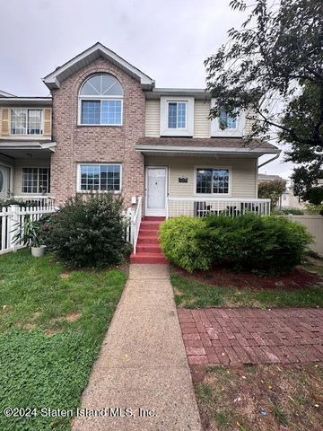 $3,300 | 20 Dreyer Avenue, Unit B | Willowbrook