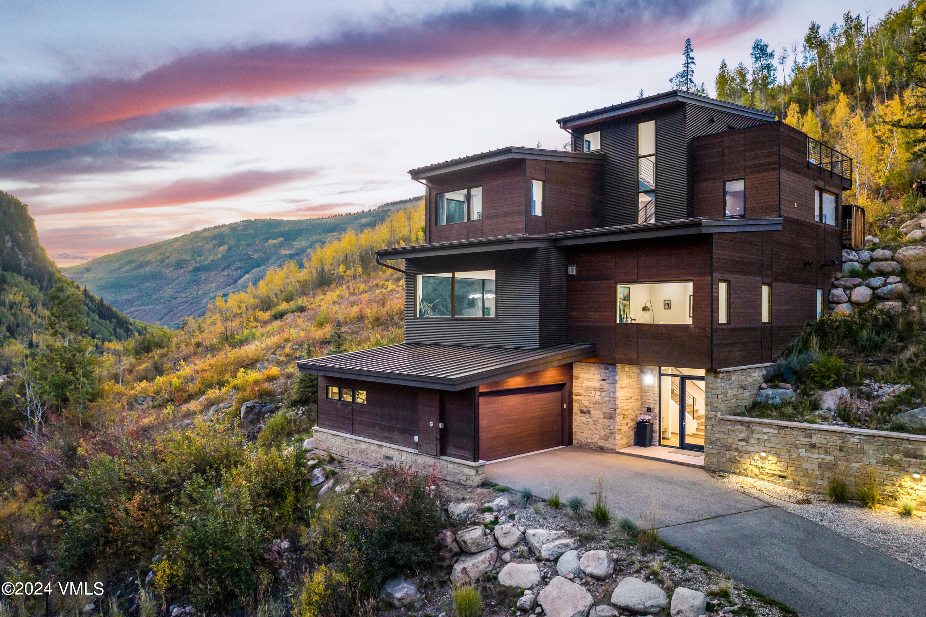 a house view with a outdoor space