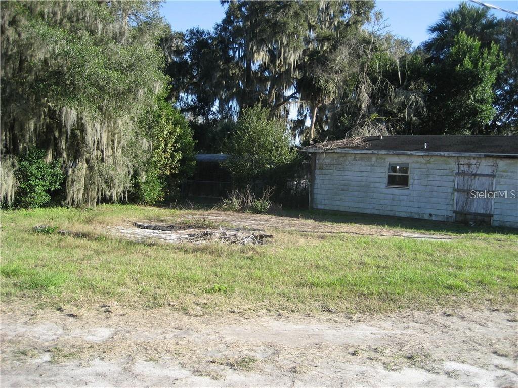 a view of a backyard of the house