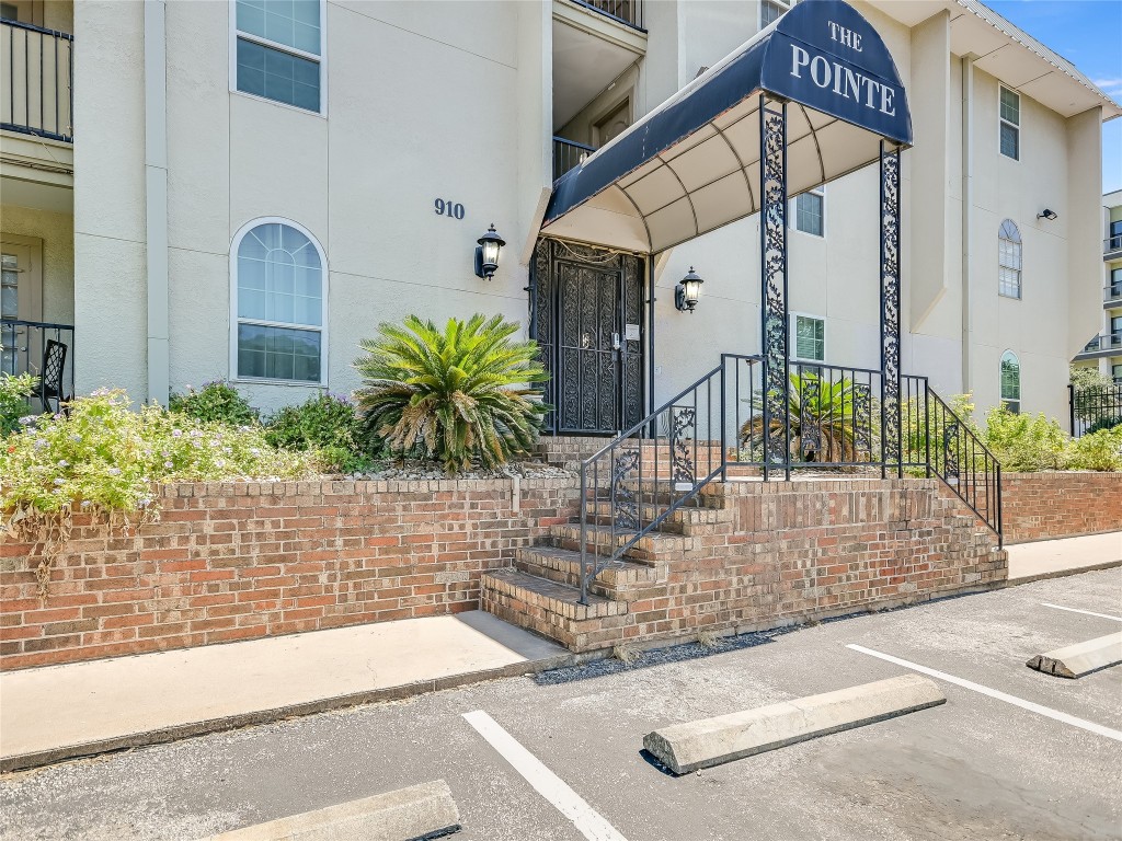 The main  pedestrian & service vendors gate is located on Duncan Ln. The electric gate to the residents primary parking area is located on the right.