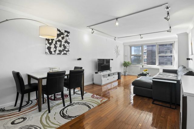 $865,000 | 305 East 24th Street, Unit 15R | Kips Bay