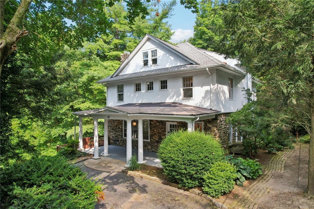 View of front of home featuring a porch