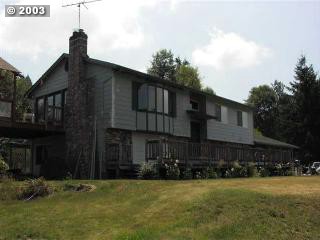 a front view of house with yard