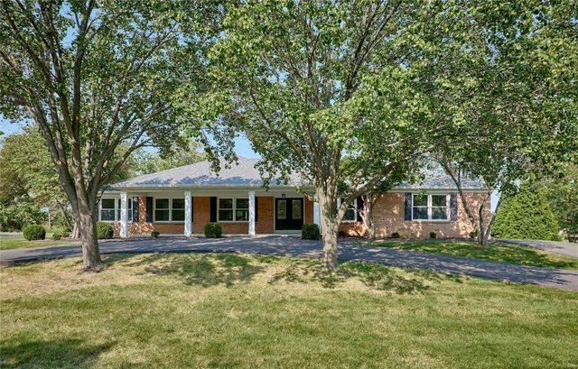 $989,900 | 1323 Brynnwood Drive | Ladue