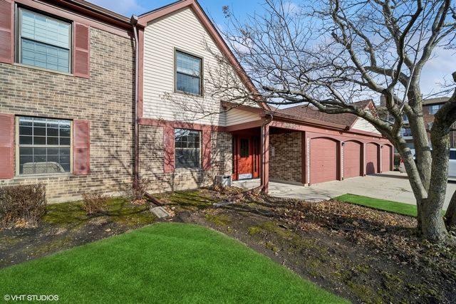 $278,000 | 811 Weidner Court South, Unit SOUTH | Buffalo Grove