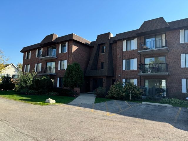 $235,000 | 100 Clubhouse Lane, Unit 304 | West Side Lake Zurich