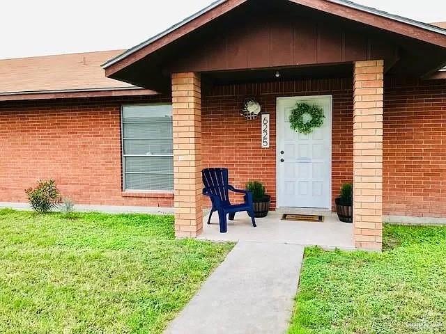 Property entrance featuring a yard