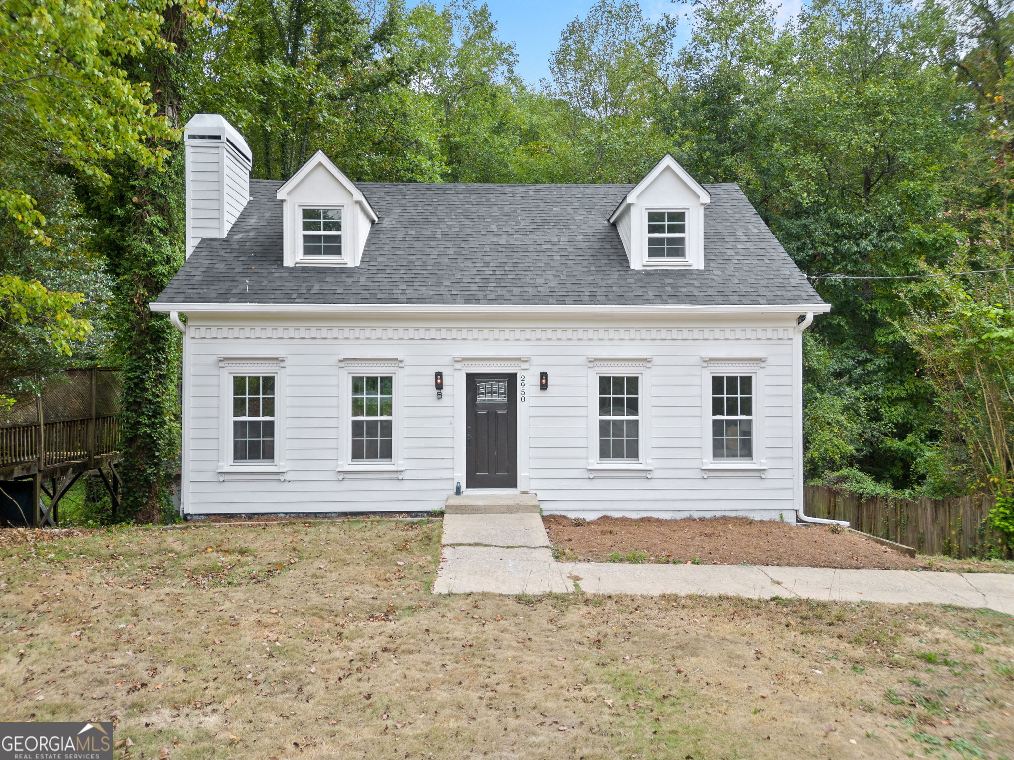 a view of a house with a yard