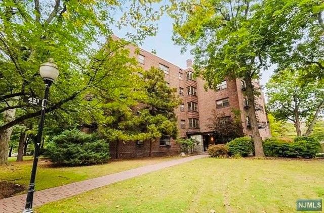 $185,000 | 421 Park Place, Unit 4E | Coytesville