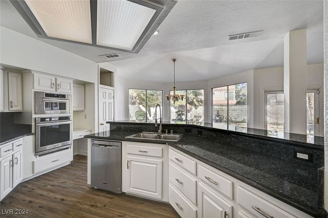 $549,999 | 8436 Bay Crest Drive | Desert Shores