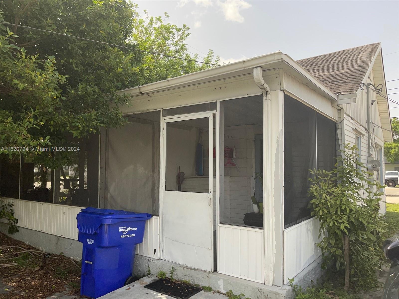 a view of a house with a tub