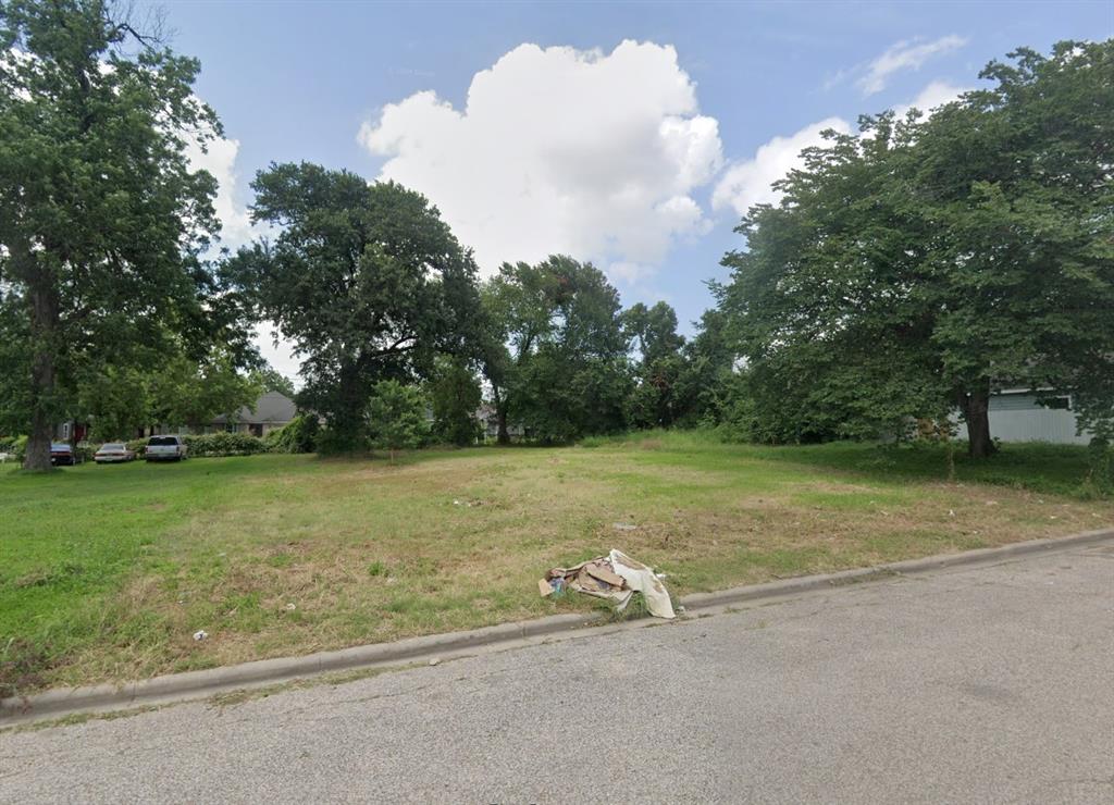 a view of a field with trees