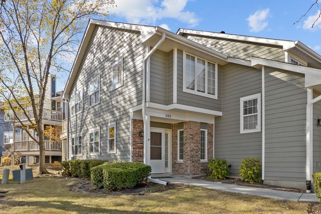 $2,500 | 585 West Parkside Drive | Palatine