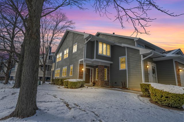 $2,500 | 585 West Parkside Drive | Palatine