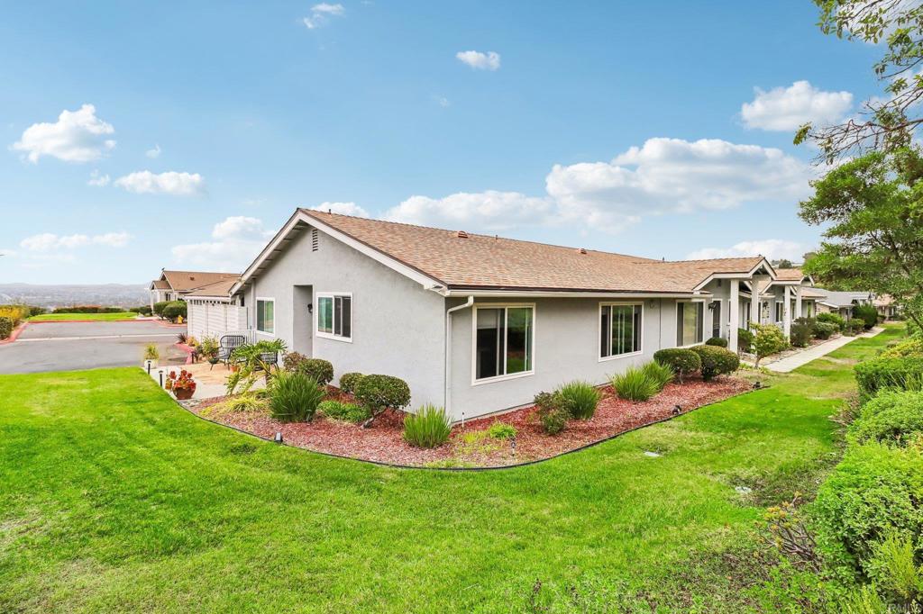 a view of a house with backyard