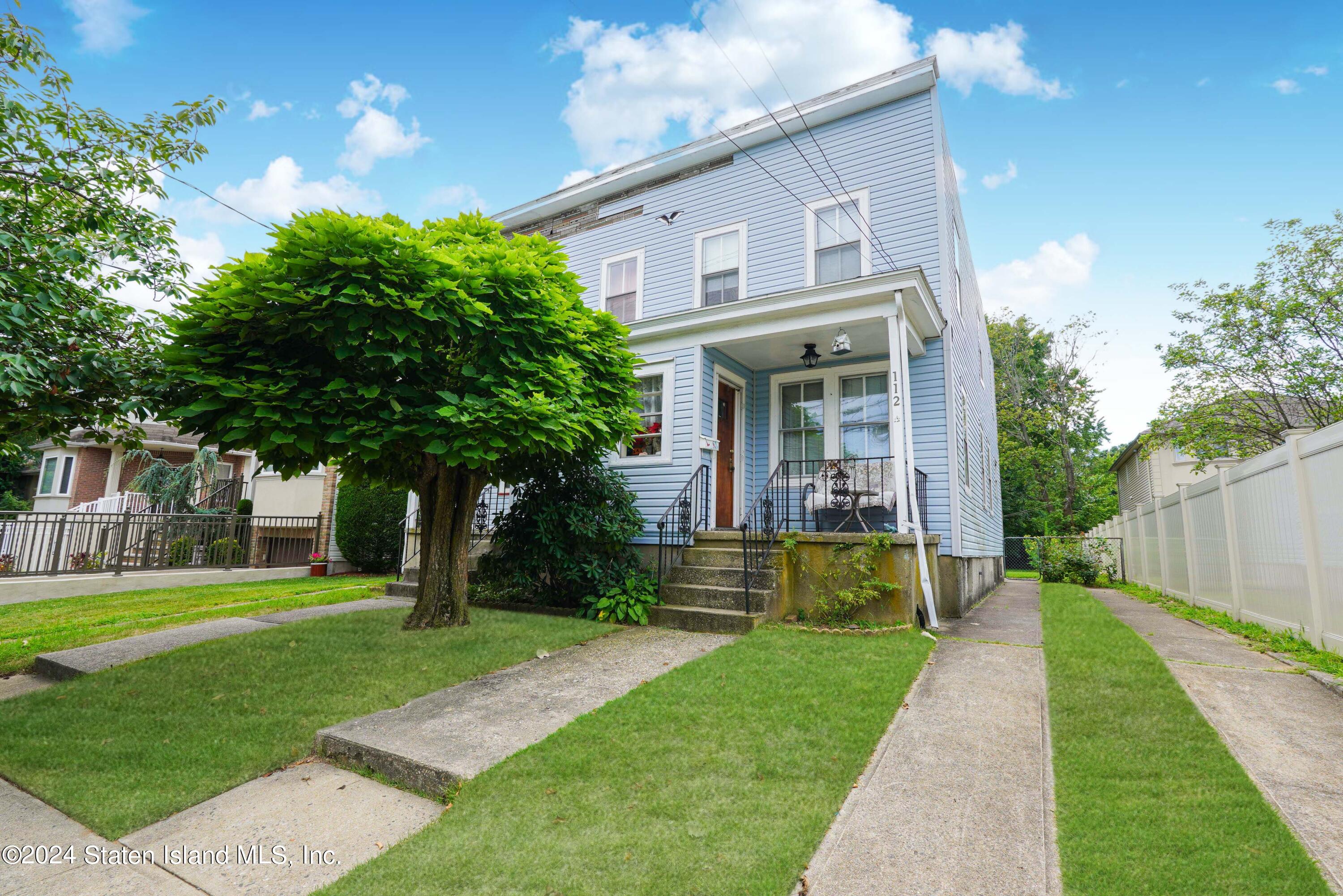 a view of a house with a yard