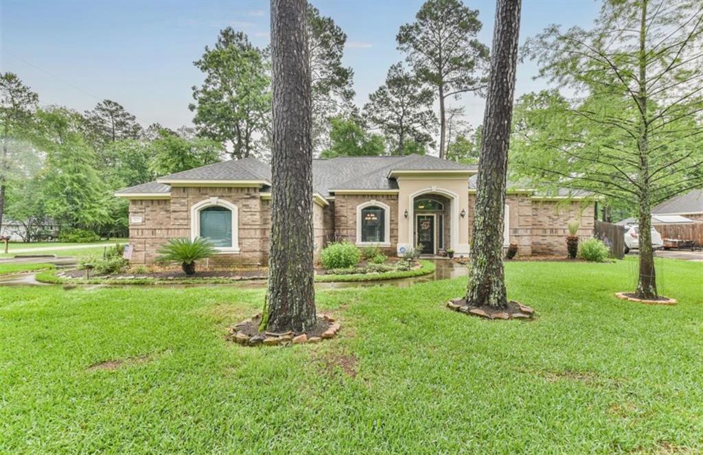 a view of a house with a backyard