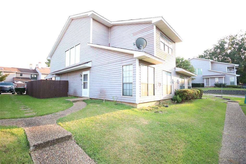 a view of a house with a backyard