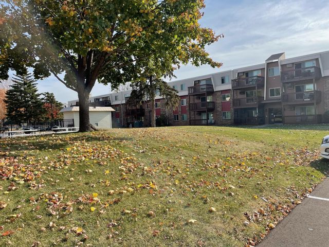 $173,000 | 14630 Garrett Avenue, Unit 609 | Downtown Apple Valley