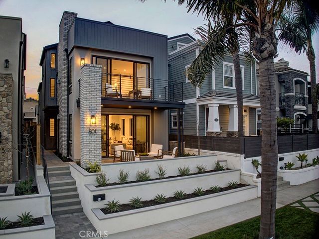 $2,595,000 | 801 Delaware Street | West Huntington Beach