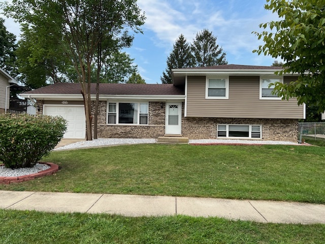 a view of a house with a backyard