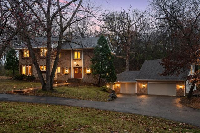 $889,900 | 13539 Wentworth Trail | Minnetonka