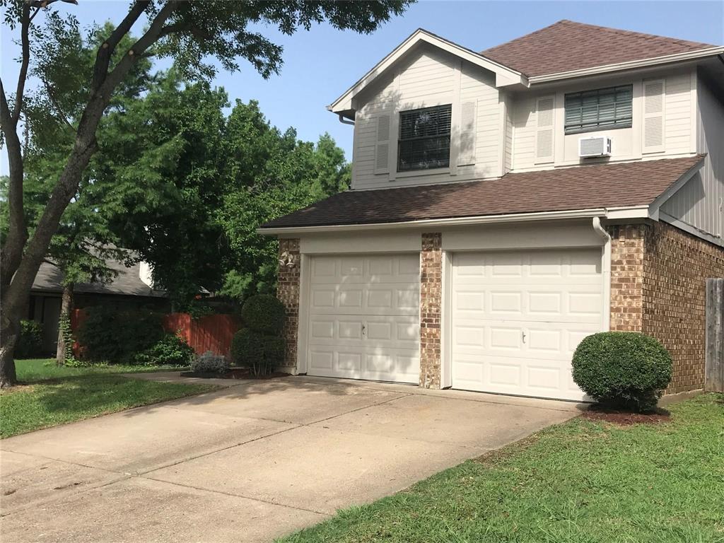 a view of a house with backyard and trees