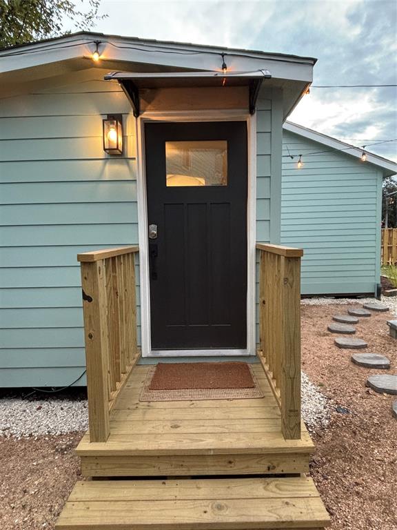 a view of entrance door of the house