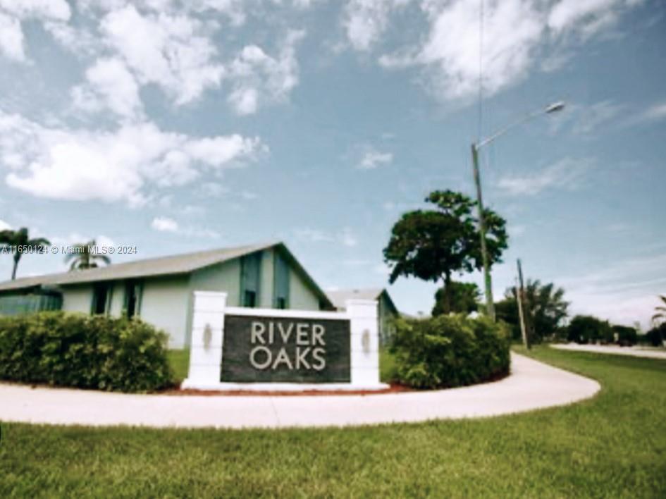 a view of sign board with yard