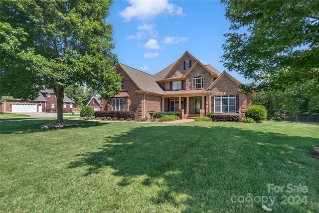 $899,500 | 312 Wintergreen Court | Kings Mountain