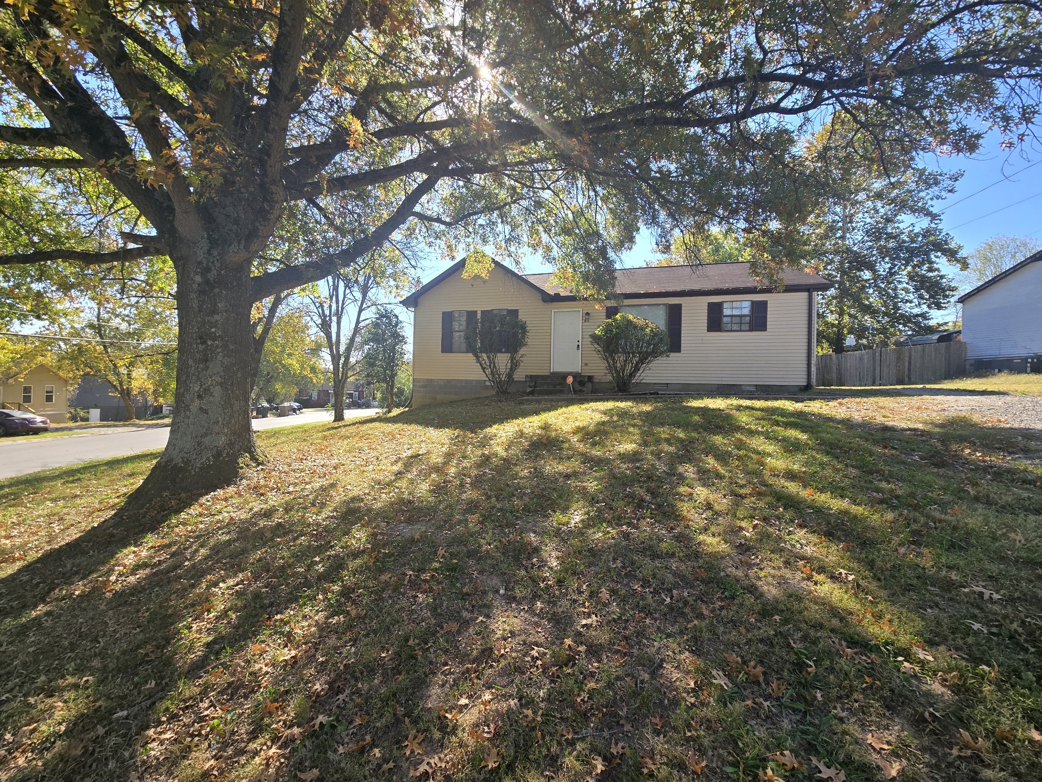 a view of a house with a yard