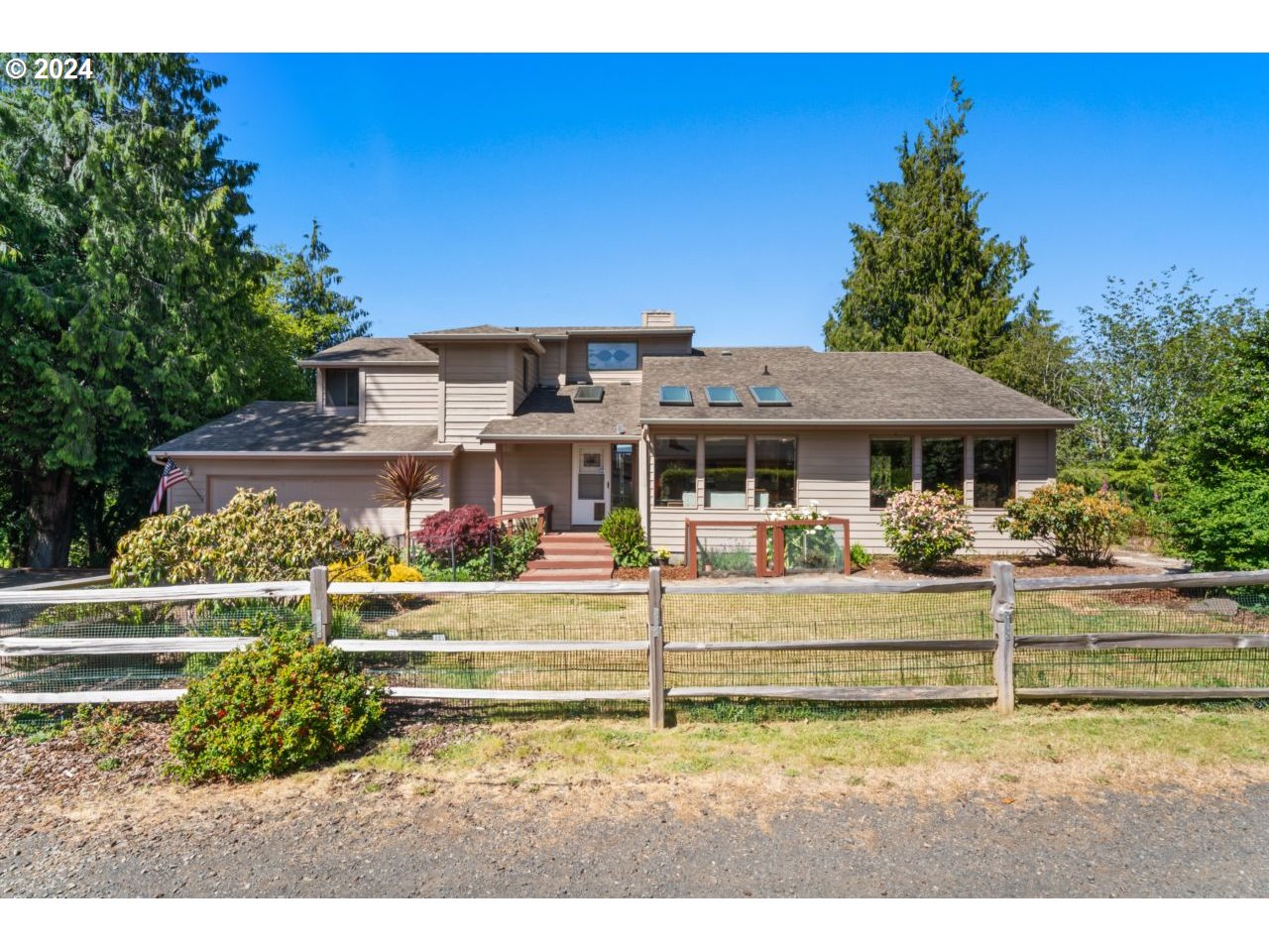 a view of a house with a yard