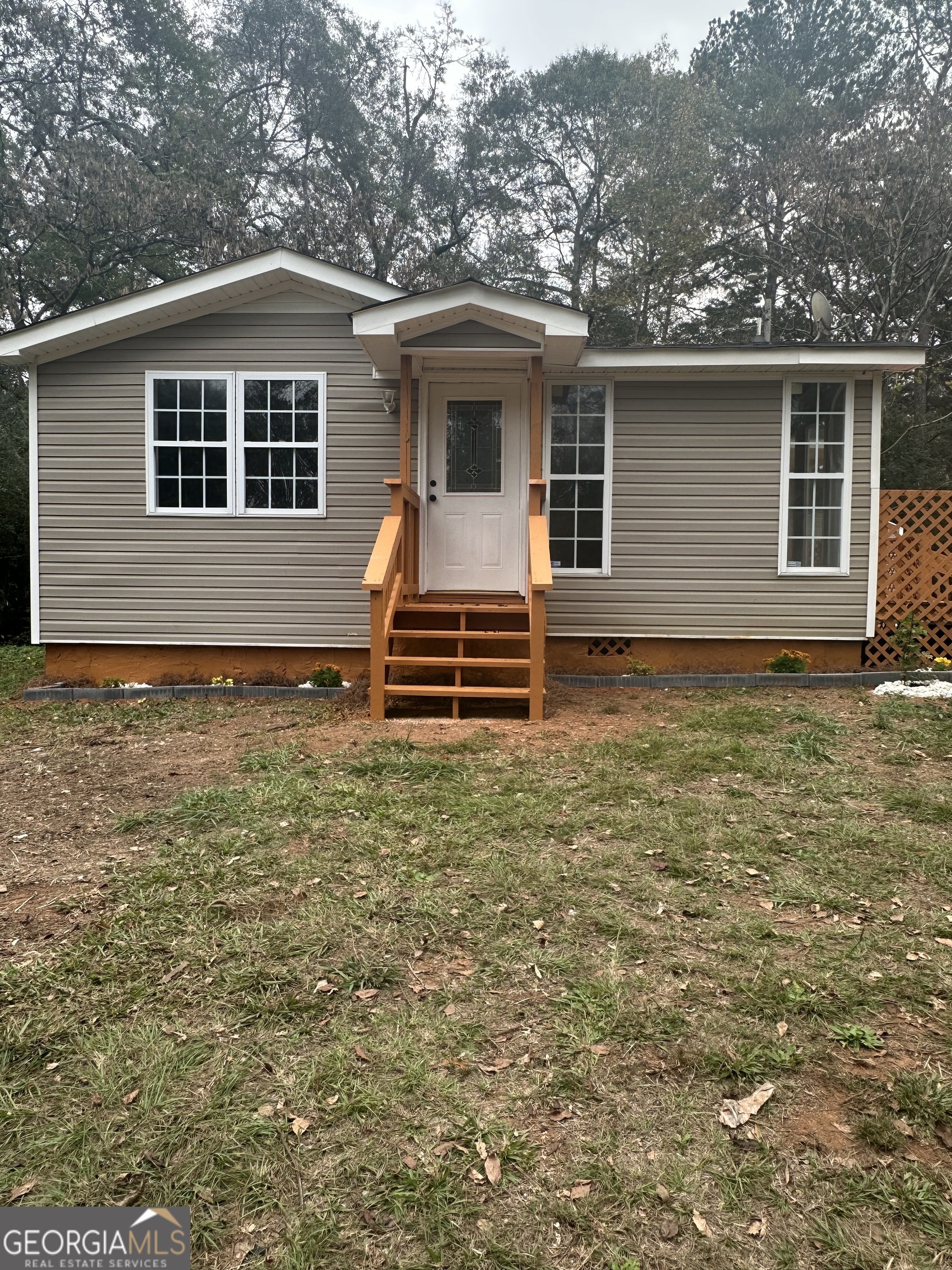 a front view of house with yard