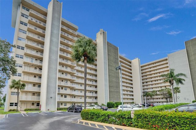 $315,000 | 801 South Federal Highway, Unit PH5 | Cypress Lakes