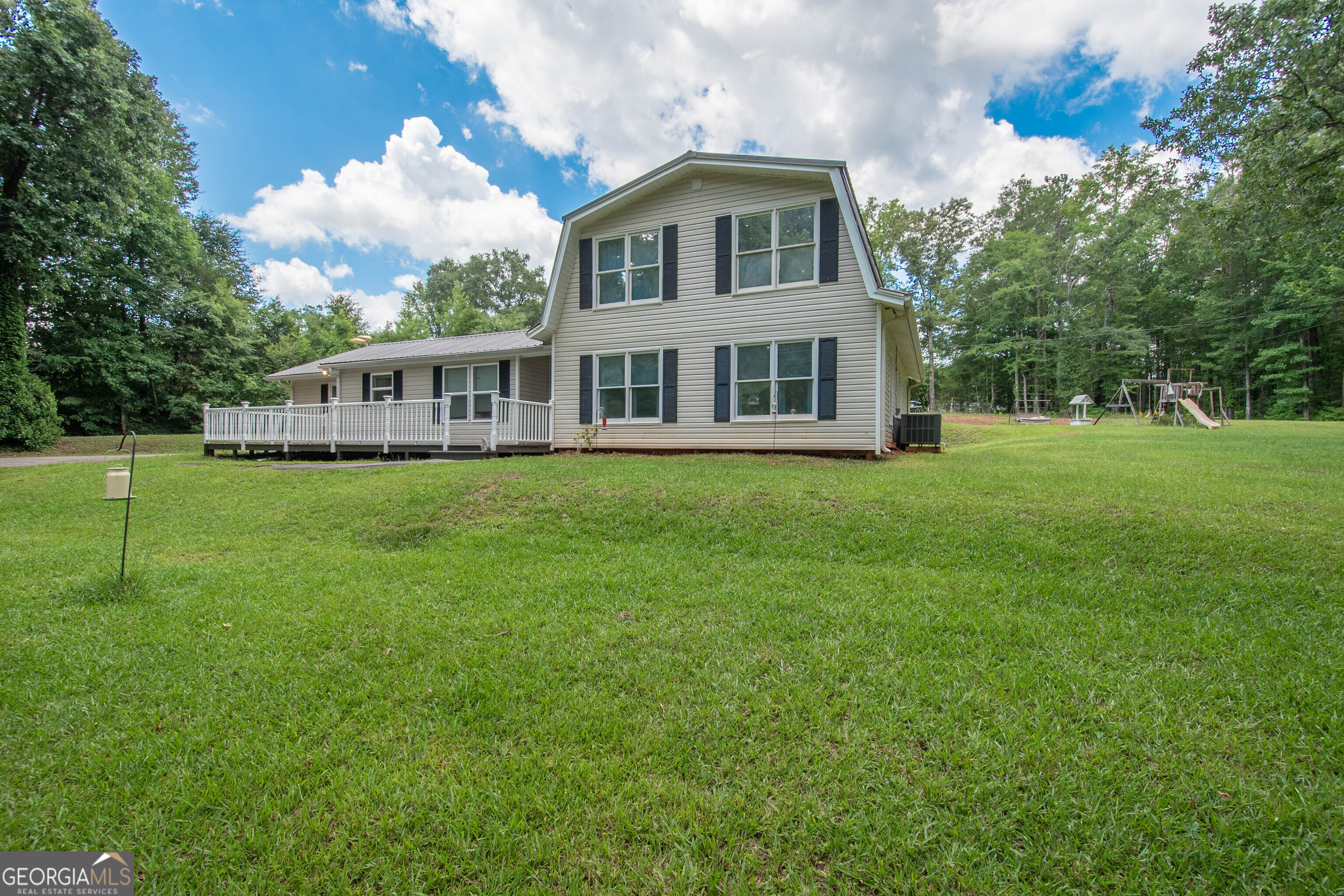 a view of a house with a big yard