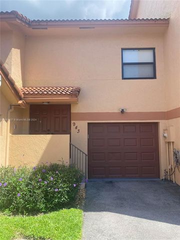 $445,000 | 943 Southwest 113th Terrace | Pembroke Lakes South