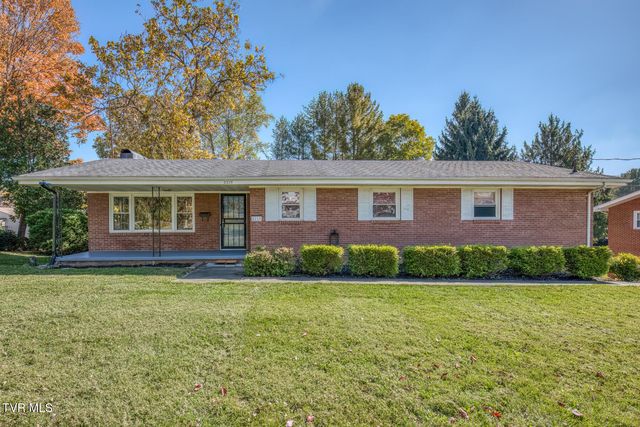 $350,000 | 2215 North Greenwood Drive | Johnson City