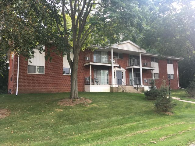 $1,399 | 209 Williamsburg Drive | Thiensville