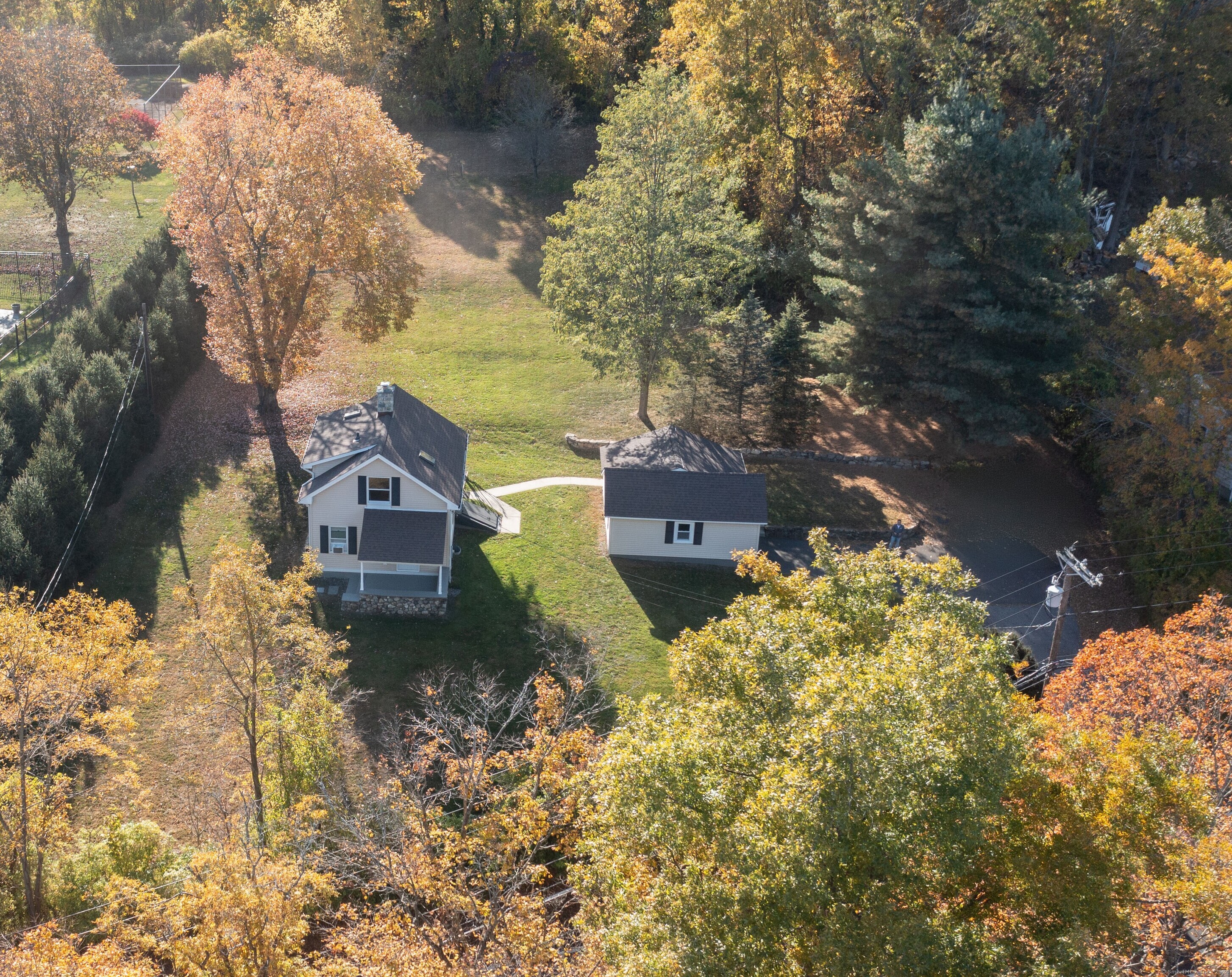 a view of a house with a yard