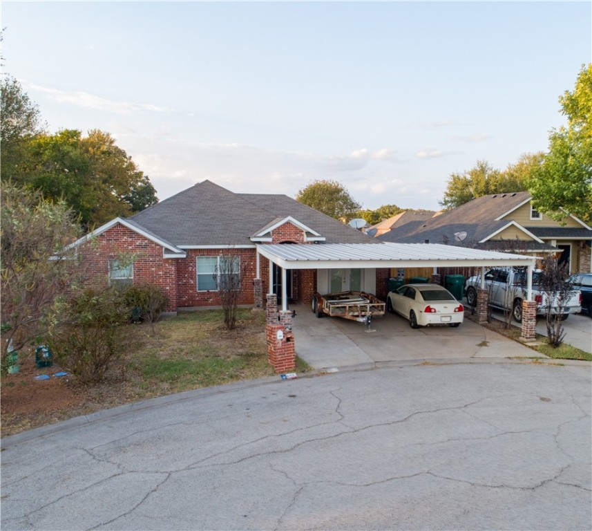 a view of a house with tub and yard