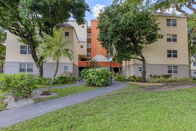 $264,900 | 8333 Lake Drive, Unit 302 | Doral