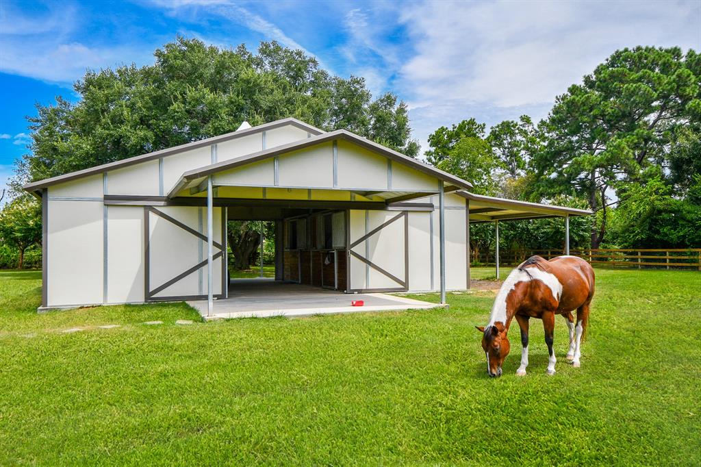 a view of an house with backyard space and porch