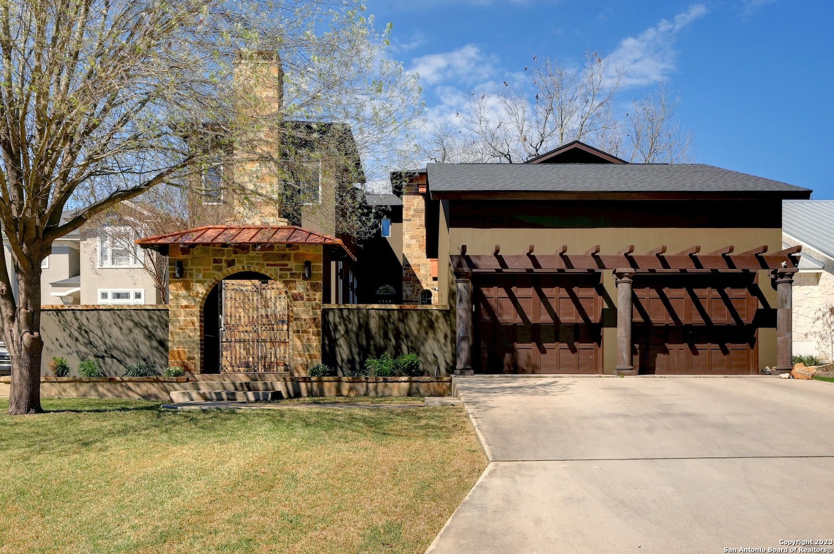 a view of house with a outdoor space