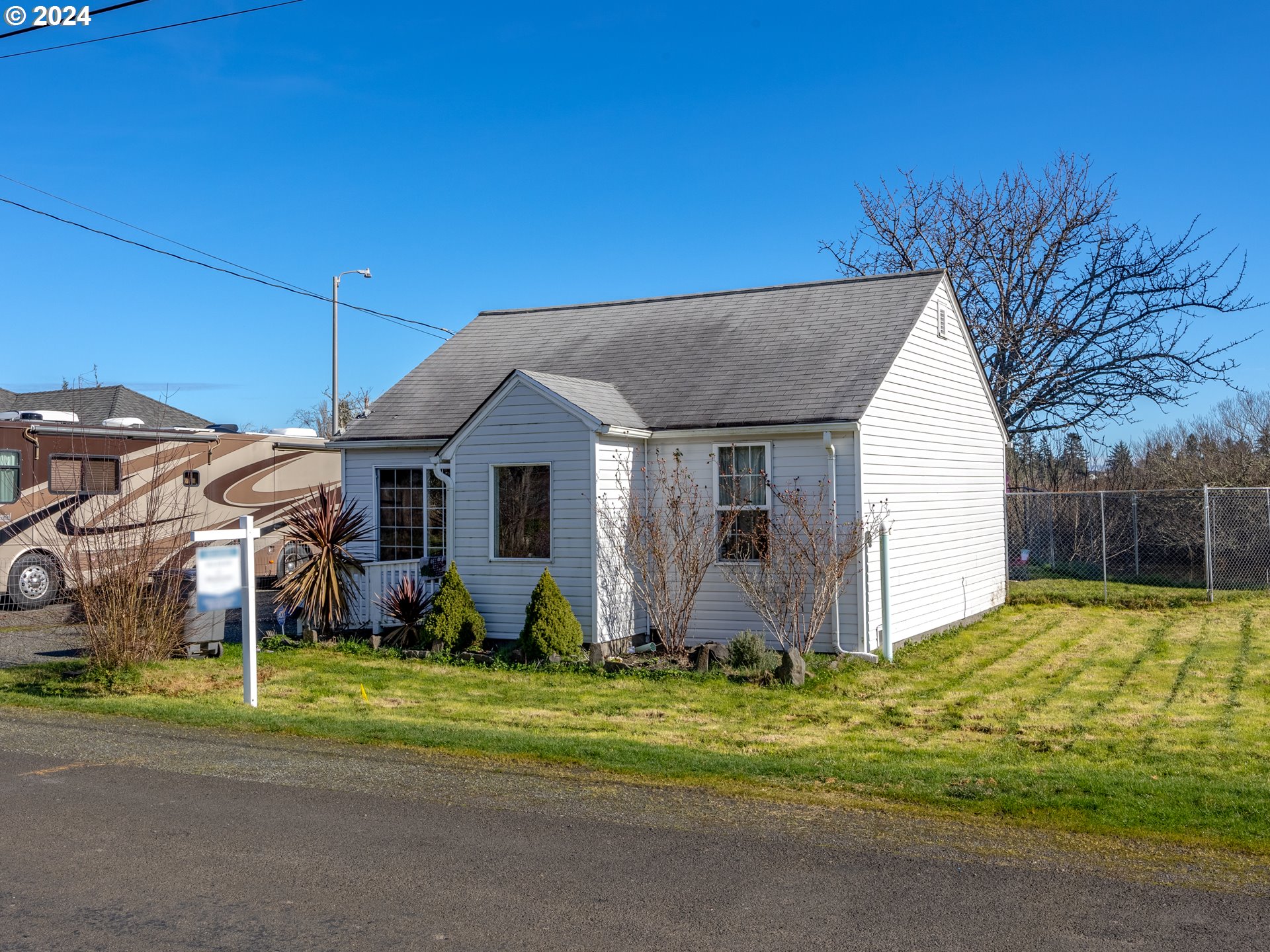 a view of a house with backyard and tree s